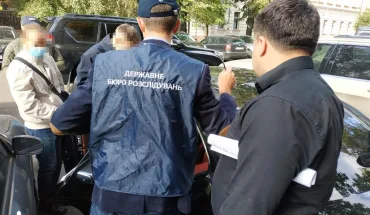 18 000 доларів США  за працевлаштування громадянина на посаду помічника-консультанта народного депутата України